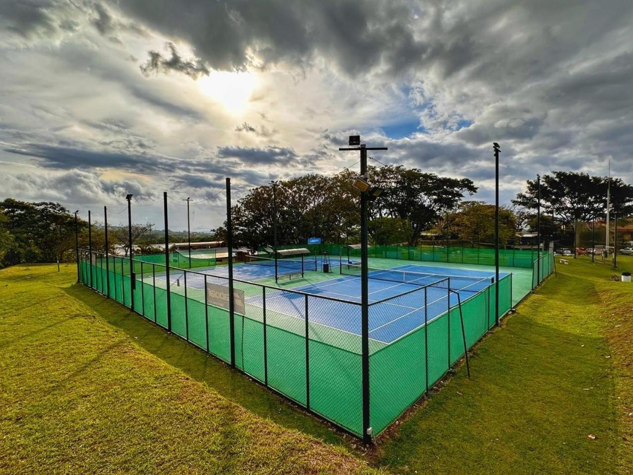 Cr Mariposa Rentals Comfortable Penthouse, Ac, Pool, Gym, Tennis Santa Ana  Εξωτερικό φωτογραφία